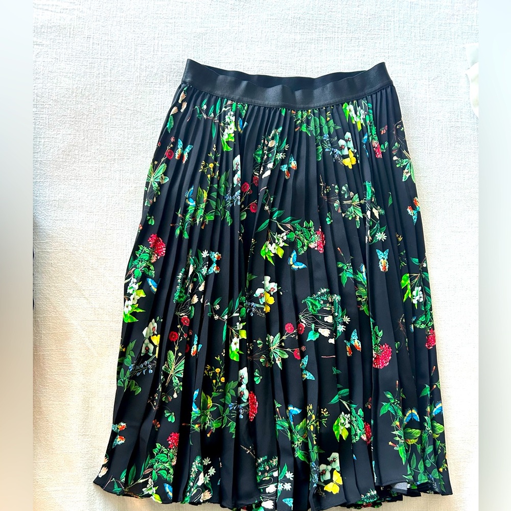 Beautiful black flowy skirt with colorful details